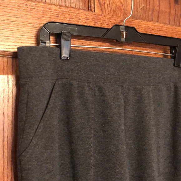 NEW LISTING! St. Johns Bay Active Pants - Picture 9 of 10